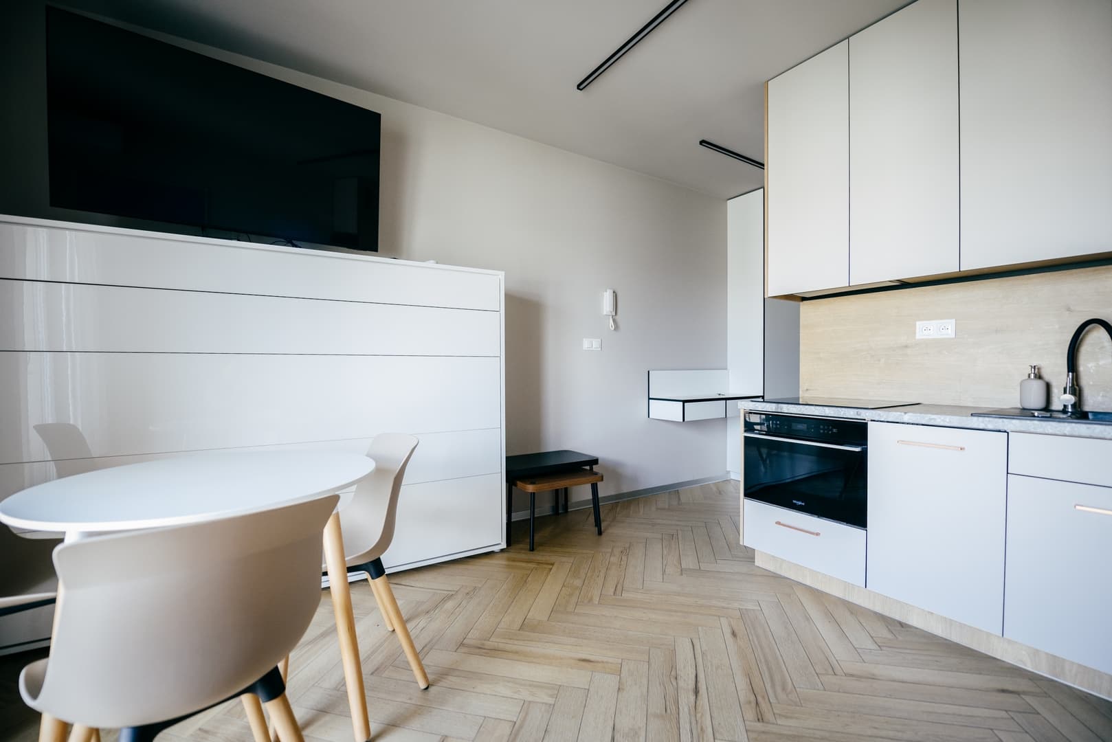 Chill in Łódź - Modern Studio with AC & Private Sleeping Area